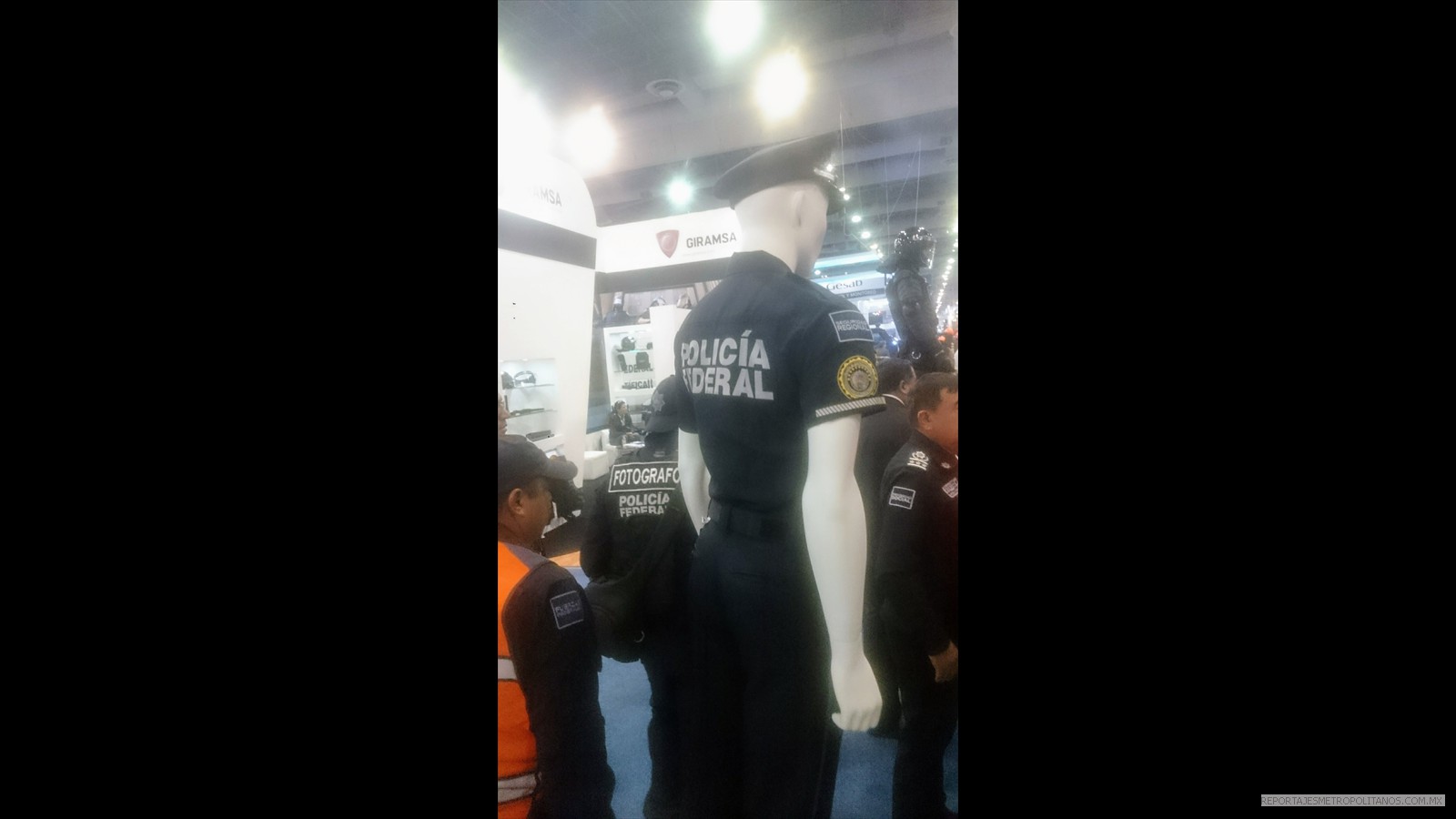 Uniformes políciacos con telas térmicas 