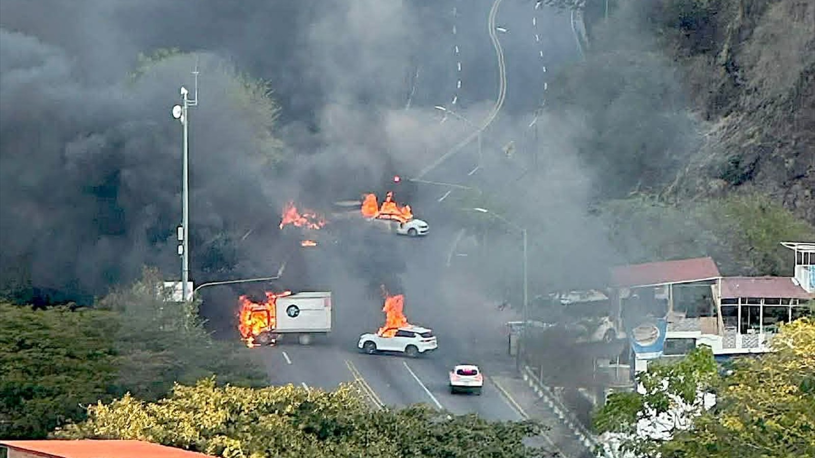 PUERTO VALLARTA ARDE
