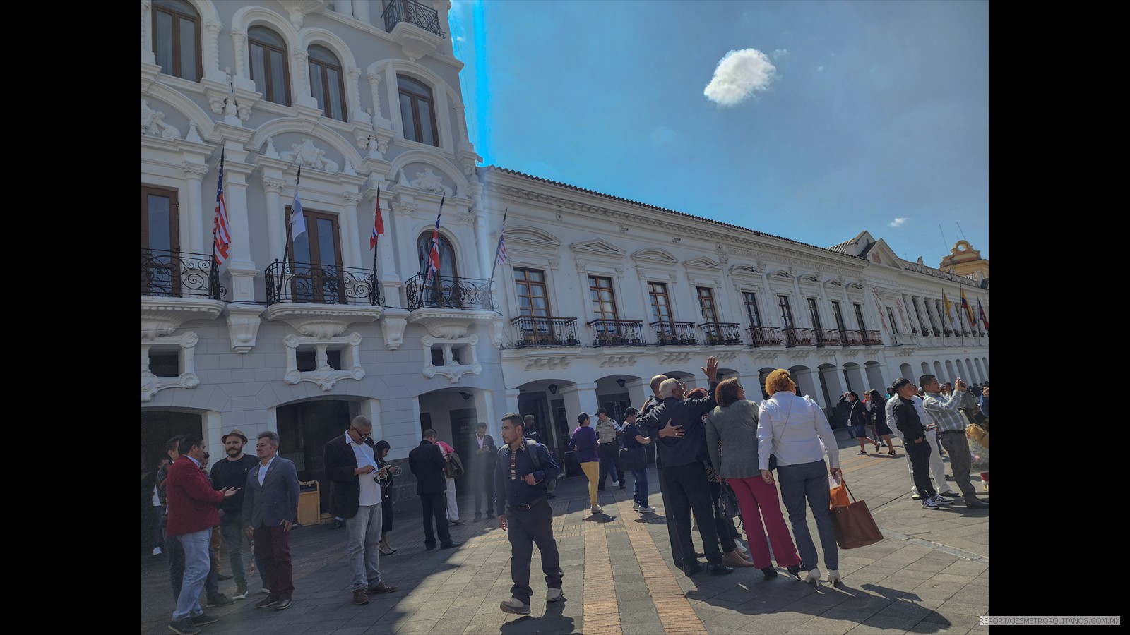 PALACIO ARZOBISPAL DE QUITO  A UN COSTADO DE LA PRESIDENCIA