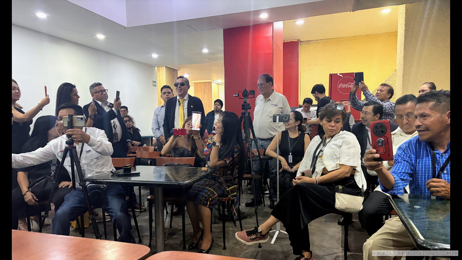 EN CONFERENCIA DE PRENSA CON PERIODISTAS INTERNACIONALES