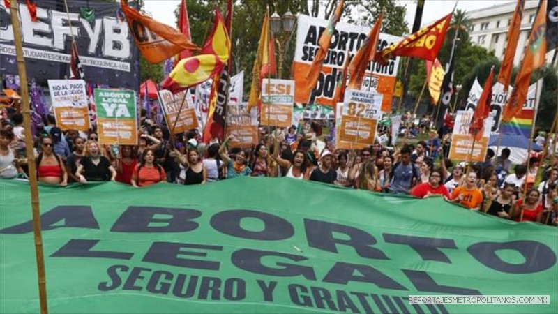 La legalización del aborto fue uno de los reclamos de la marcha de la mujer en Argentina.