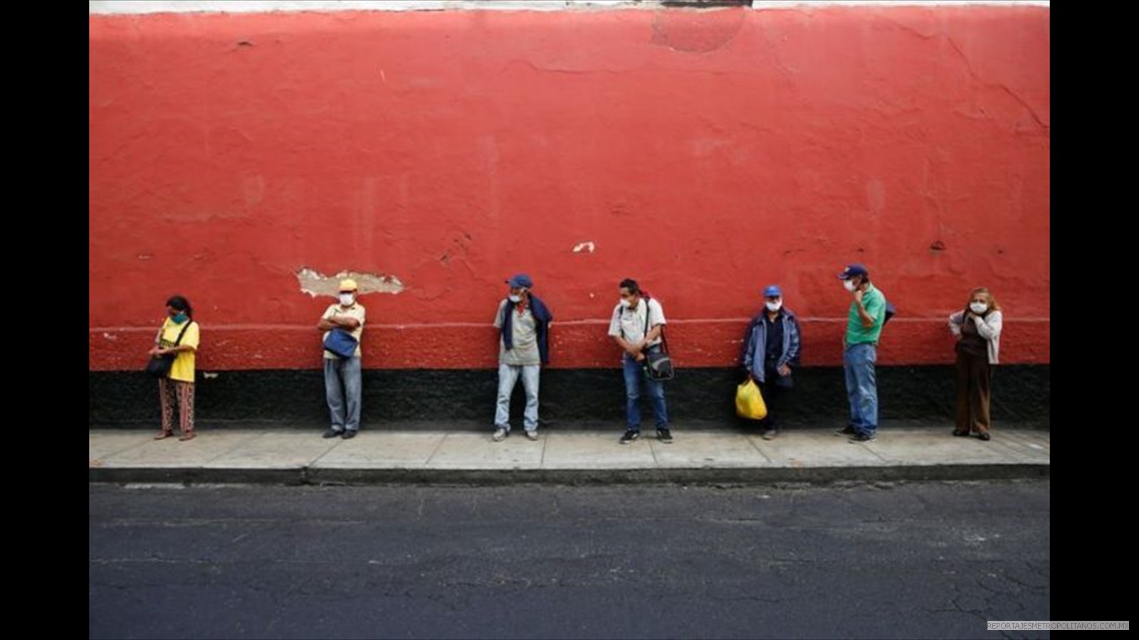 En Perú  los hombres salen  los lunes, miércoles y viernes, y las mujeres, los martes, jueves y sábados