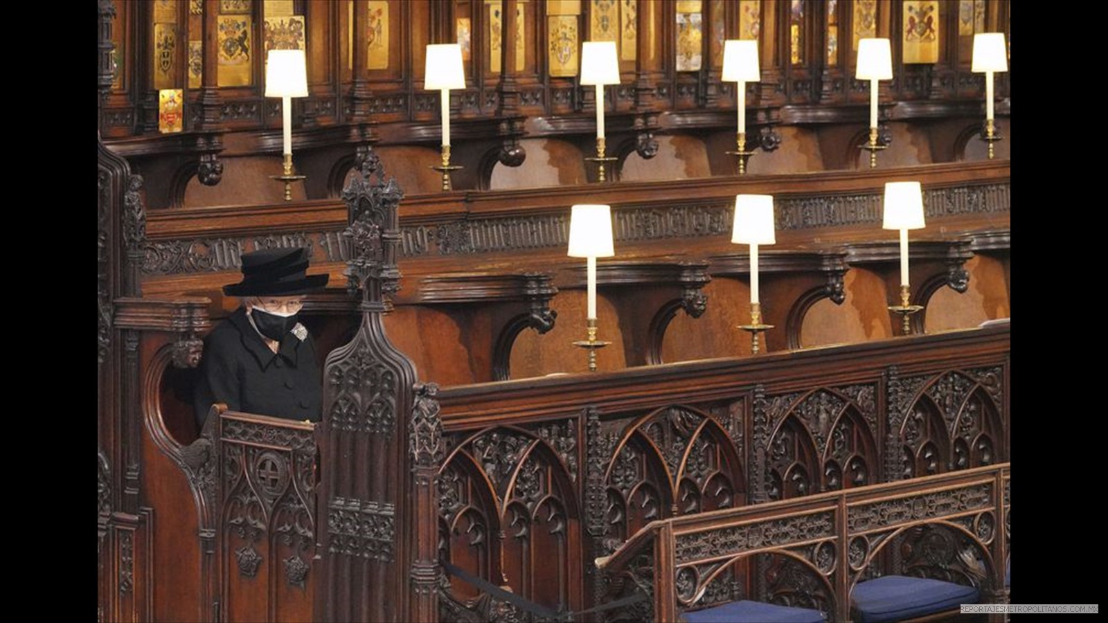 EN EL FUNERAL DE SU ESPOSO FELIPE, POR 73 AÑOS, EN LA CAPILLA SAN JORGE EL 9 DE ABRIL DE 2021